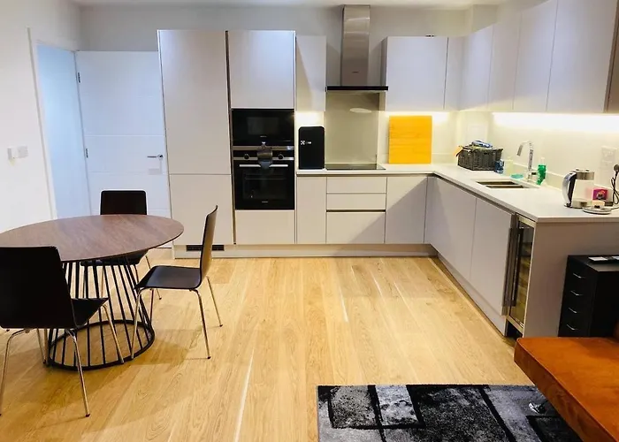 1Bed Balcony Grocery Downstairs