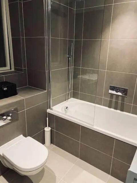 1bed Balcony Grocery Downstairs Appartement